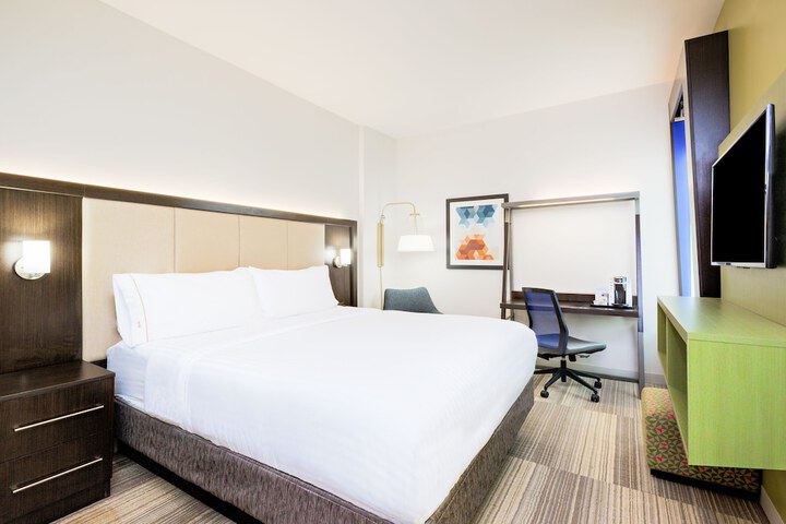 Room 13 of 23