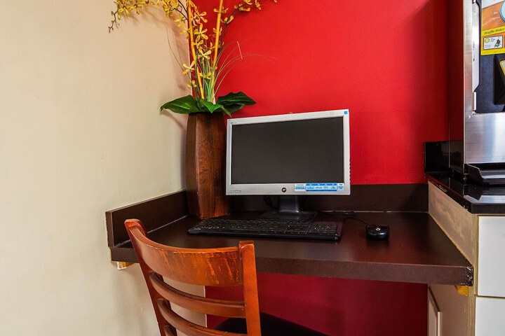 Business Center 29 of 29