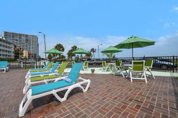 Sundeck 20 of 20