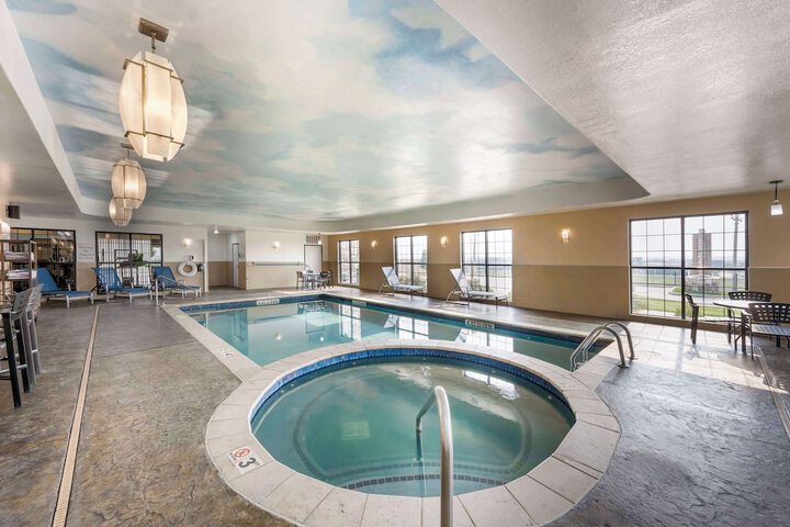 Best Western Plus Emerald Inn & Suites