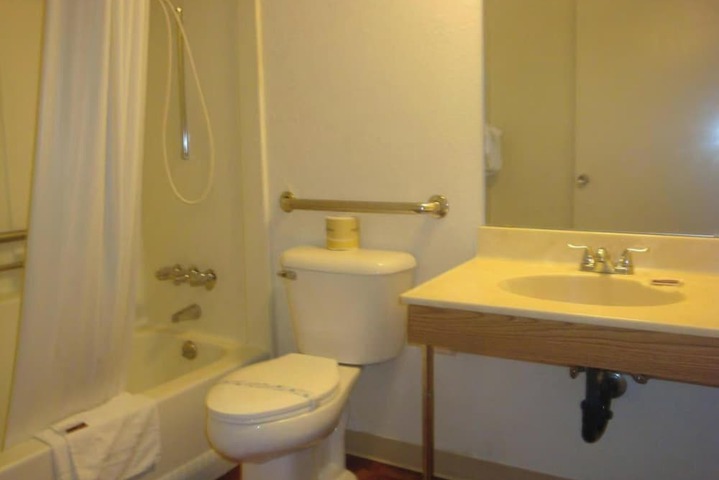 Midtown Motel Burlington Near Hwy 34