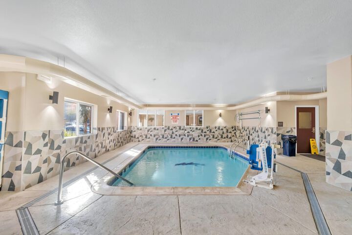 Comfort Suites Lakewood - Denver