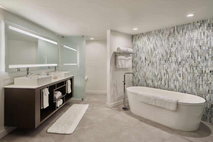 Room 53 of 86