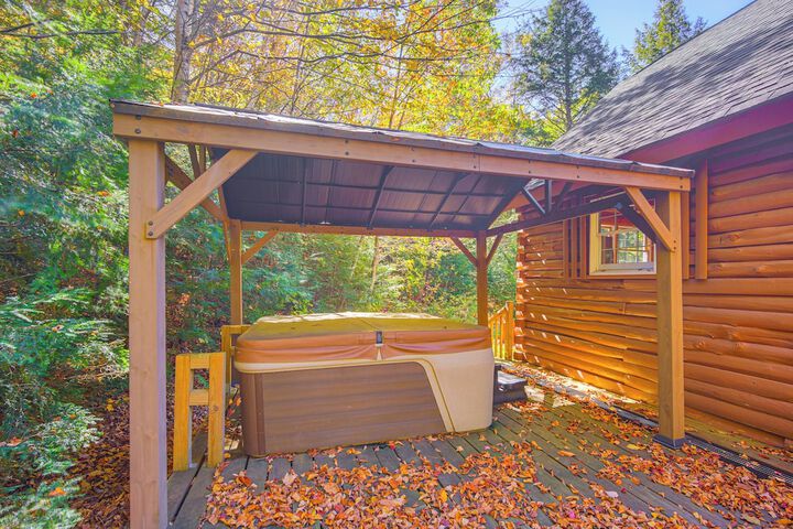 Andover Cabin Retreat w / Hot Tub & Fireplace!