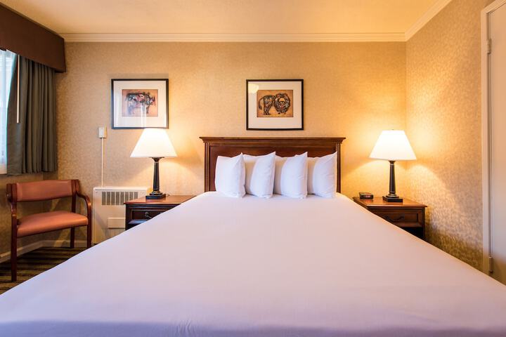 Room 6 of 25