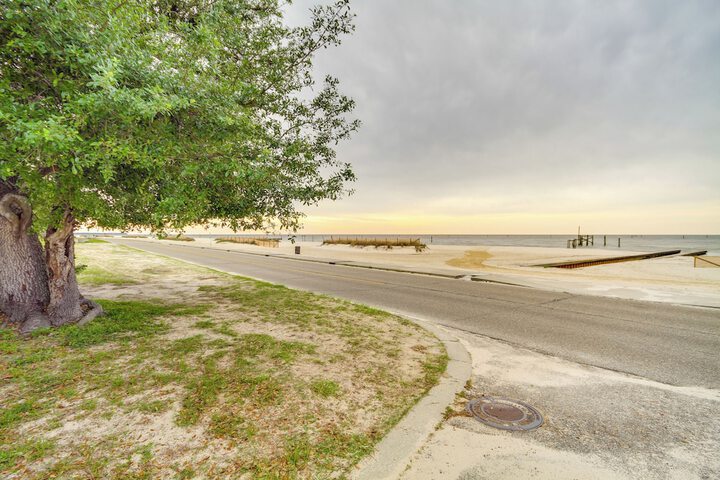 Waveland Vacation Rental w / Private Heated Pool