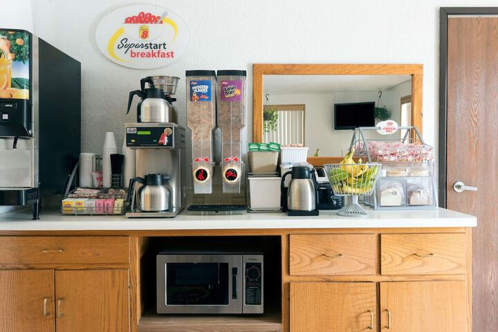 Super 8 by Wyndham Twinsburg / Cleveland Area