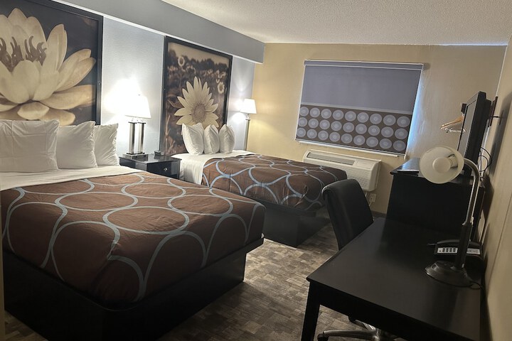 Room 6 of 14