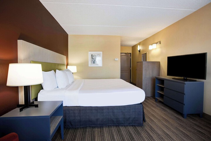 Comfort Inn & Suites St. Paul Northeast