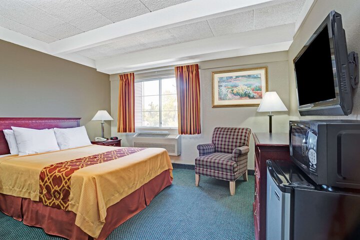 Room 9 of 17