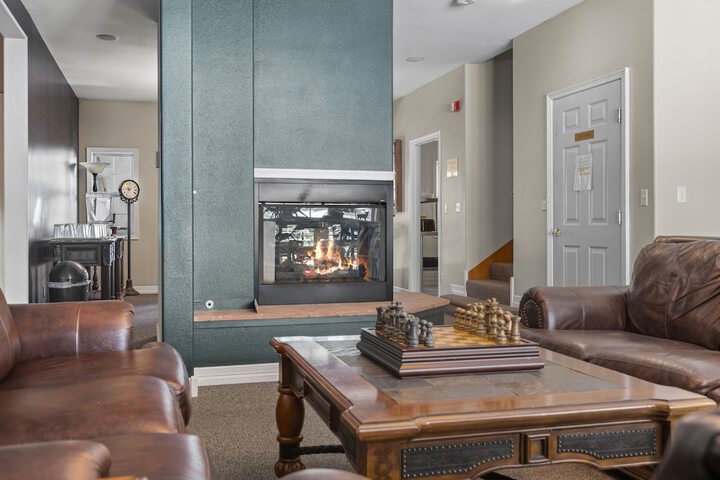 Lounge 87 of 113