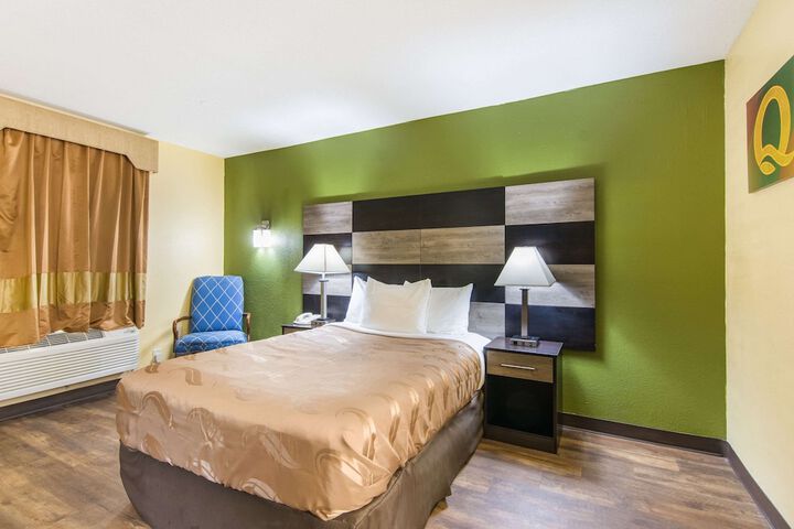 Room 10 of 31