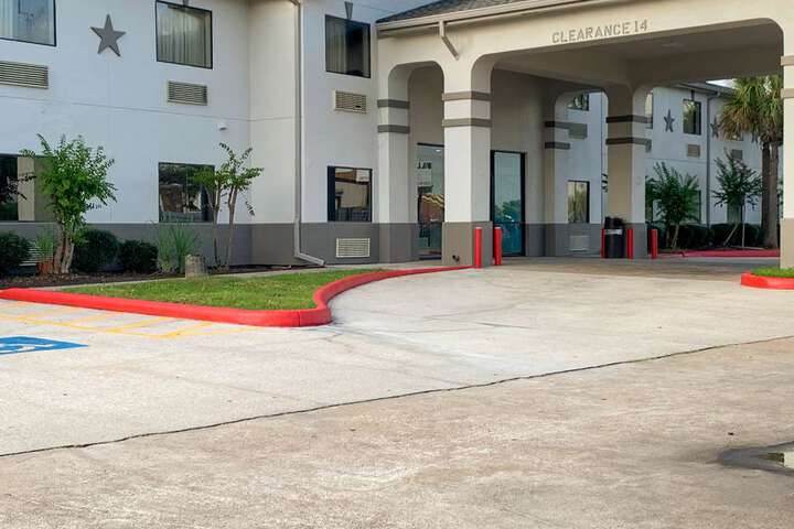 Hotel 4 of 32