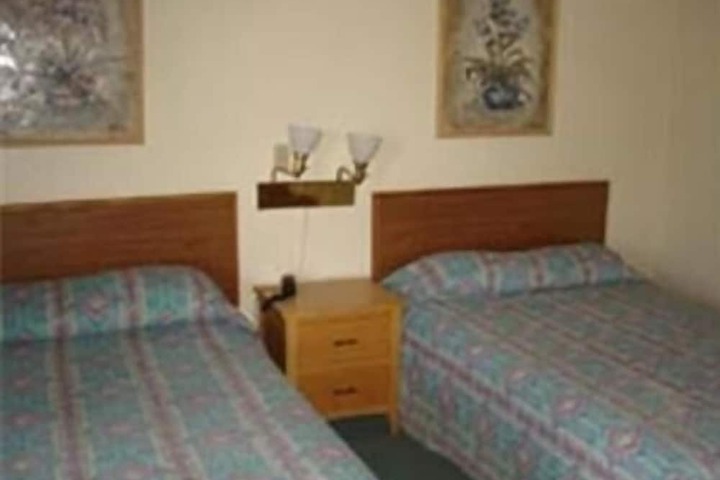 Room 5 of 6