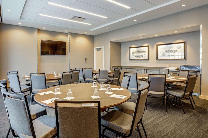 Hampton Inn & Suites Boston / Waltham