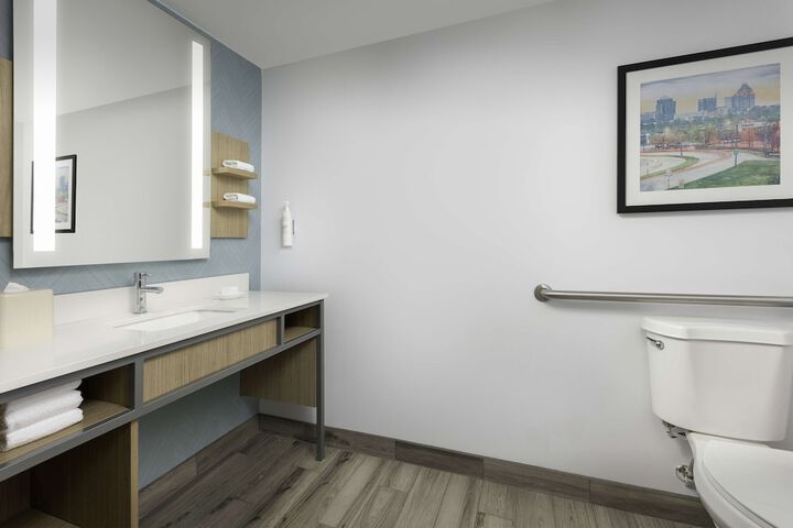Room 12 of 40