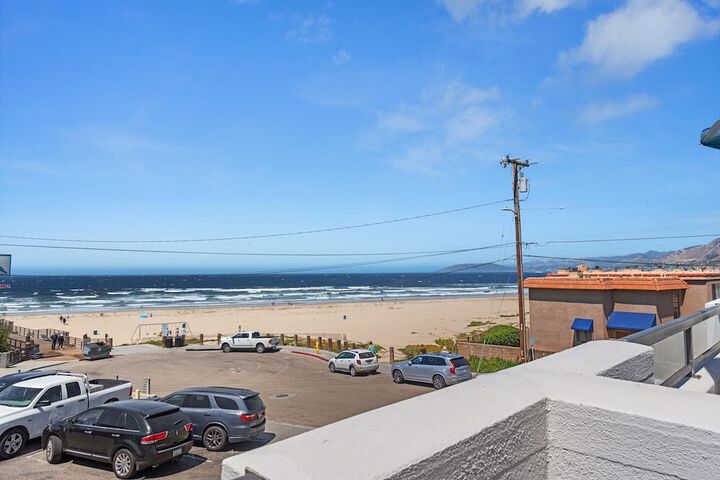 Beach House Inn & Suites