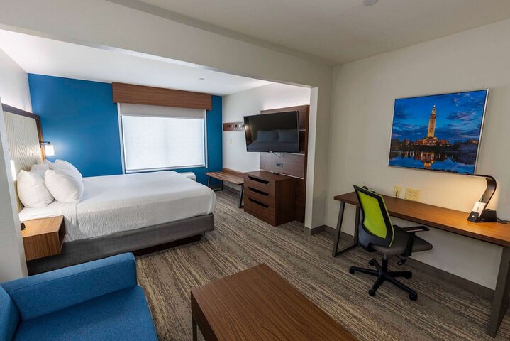 Room 10 of 30