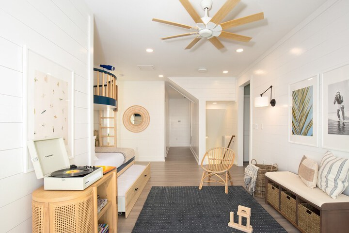 Oceans Eye by Avantstay Beach Front Home w / Roof Top Pool & Putting Green!