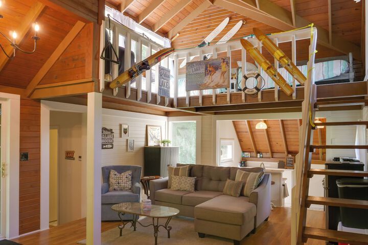Cozy Tennessee Cabin w / Deck Grill & Fire Pit!