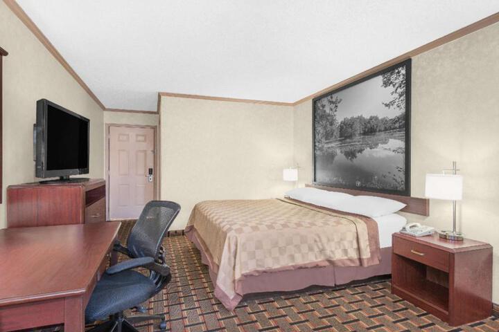 Super 8 Maumee / Toledo OH