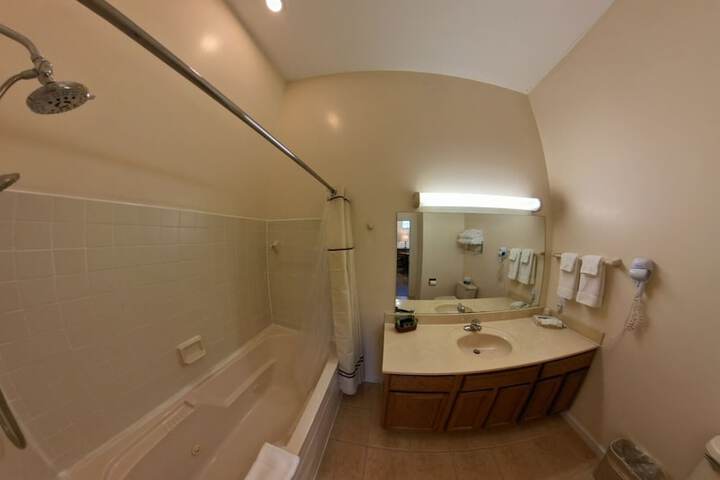 Grand Wood Suites
