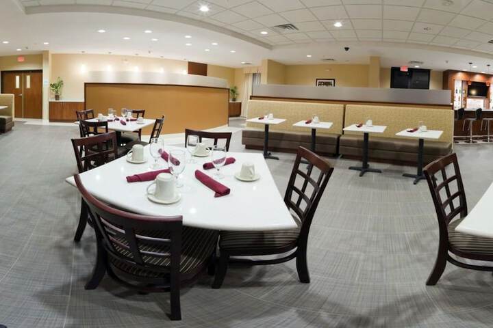 Dining 31 of 37