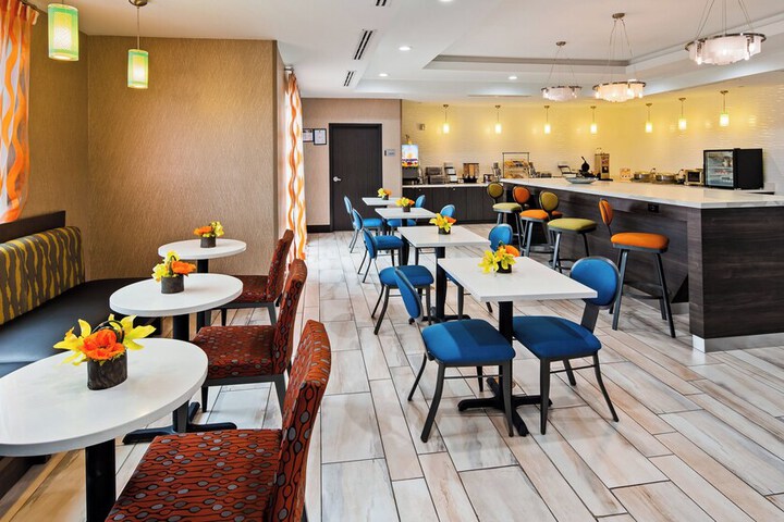 Holiday Inn Express & Suites Pasadena Houston Southeast by IHG
