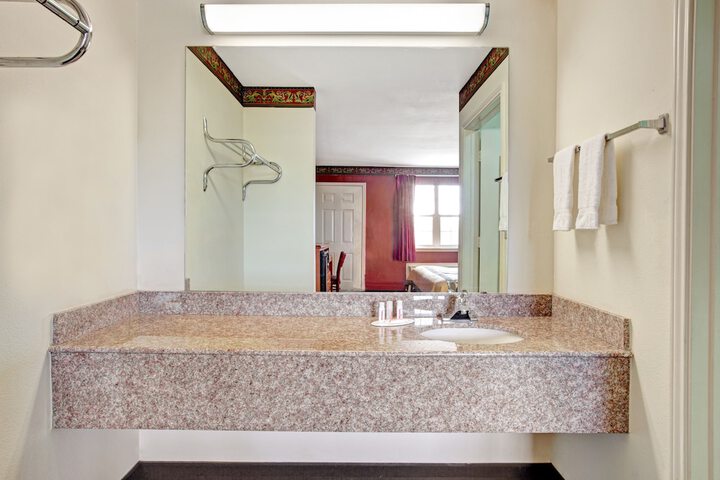 Room 8 of 30