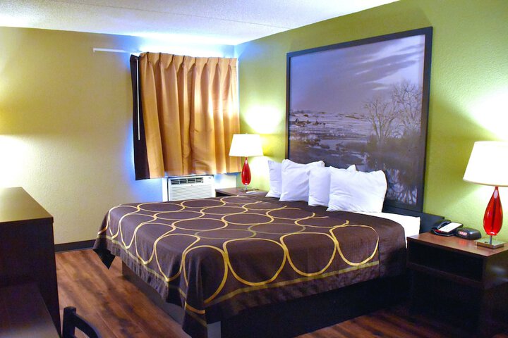 Room 5 of 16