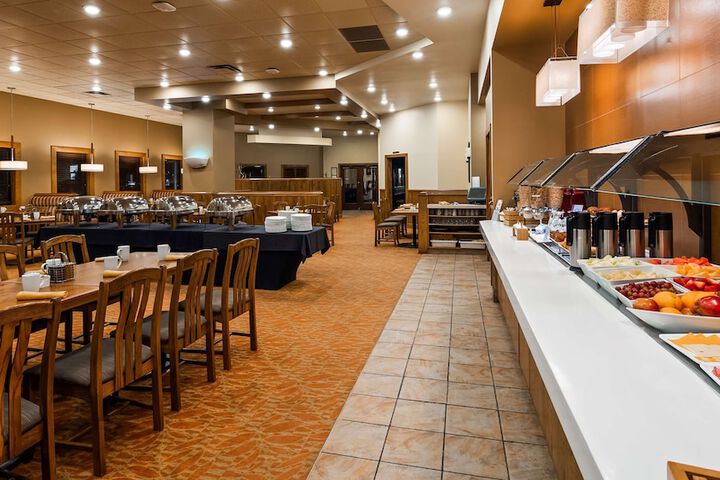 Best Western Plus Winnipeg Airport Hotel