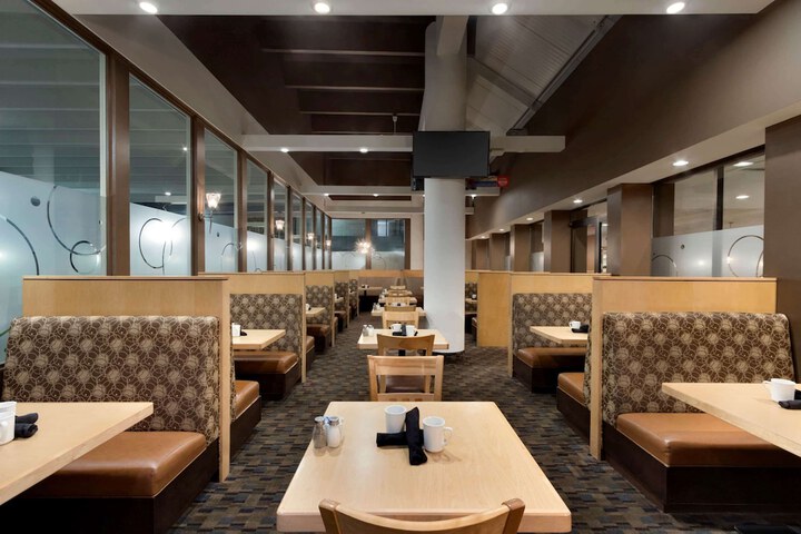 Dining 53 of 66