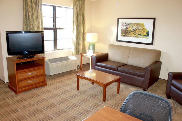 Room 6 of 17