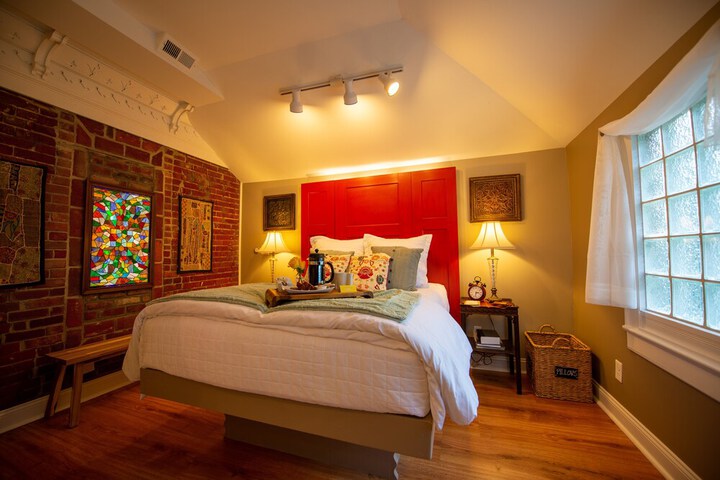 Room 18 of 36