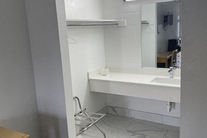 Room 13 of 18