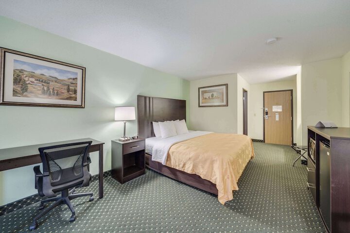 Room 17 of 28