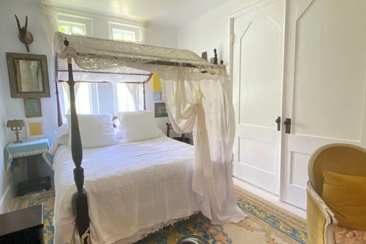 Church Des Artistes Guest House