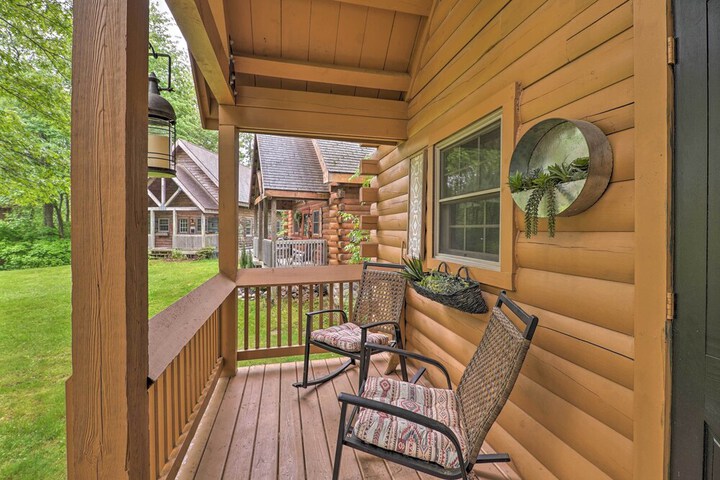Cozy Retreat w / Porch & Double JJ Resort Access!