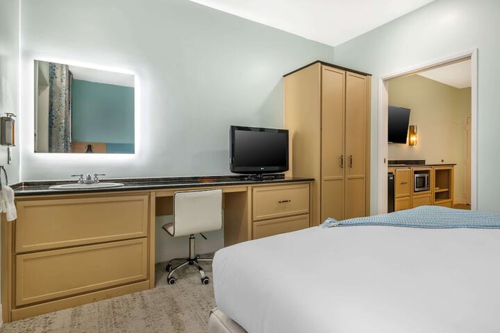 Room 46 of 66