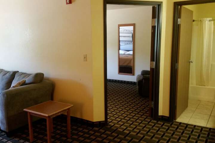 Super 8 by Wyndham Wheeling WV