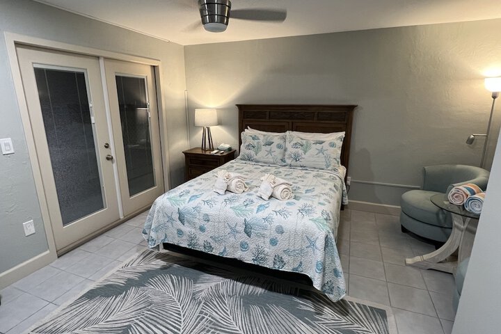 Tarpon Tale Inn