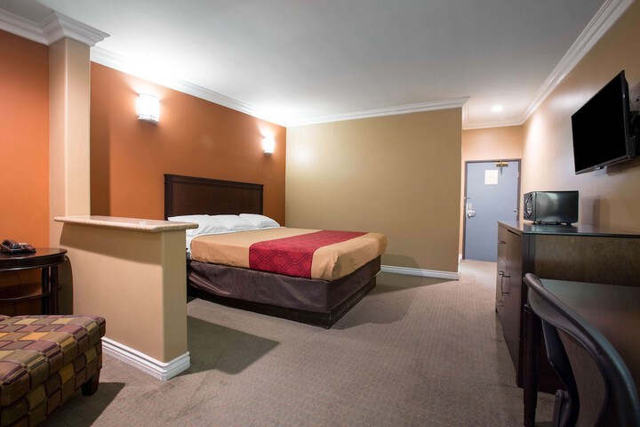 Room 25 of 34