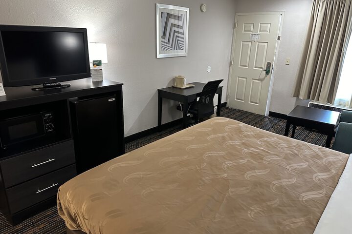 Room 17 of 40