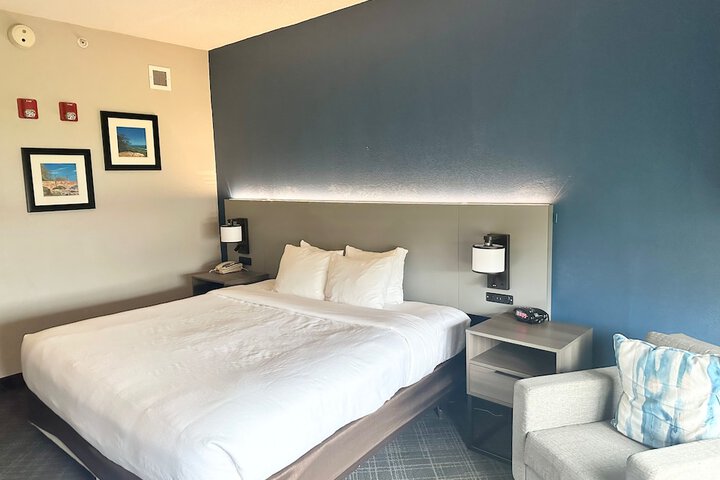 Room 14 of 33