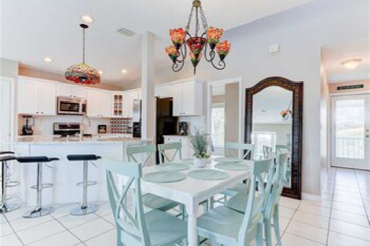 Sea Forever Upper Level 3 Bedrooms, Ocean Views, Sleeps 10
