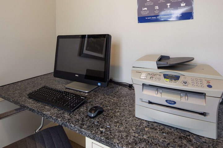 Business Center 34 of 37