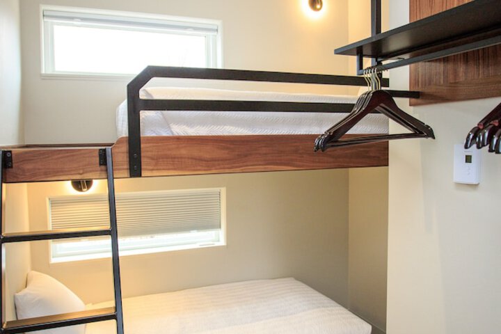 Room 8 of 19
