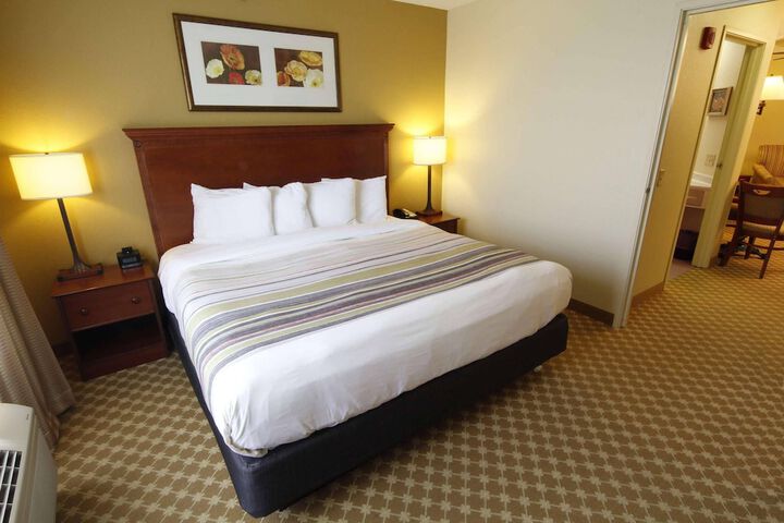 Country Inn & Suites by Radisson Crystal Lake, IL