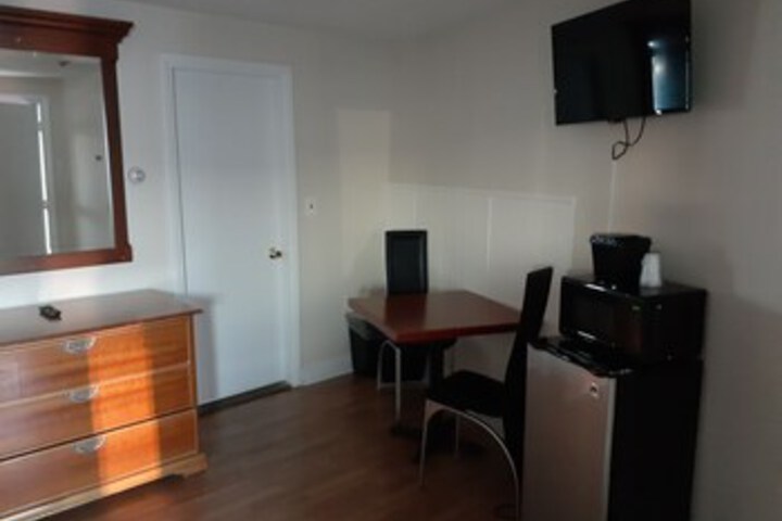 Town Line Motel
