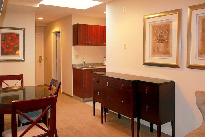 Room 33 of 62